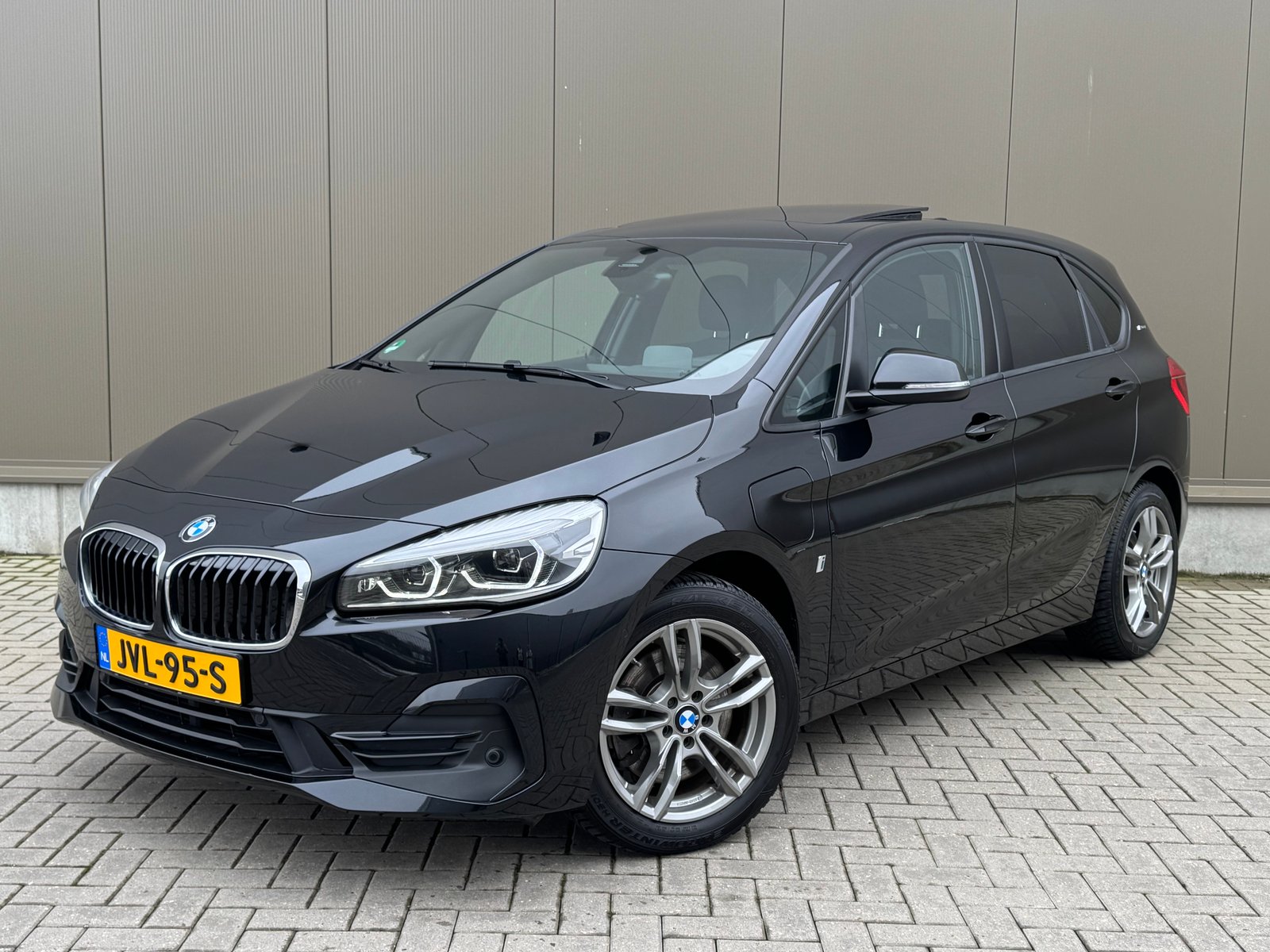 Hulp bij het kopen van een auto. Auto makelaar meekijken bij het kopen van een auto. Wij kopen met jou jouw auto.