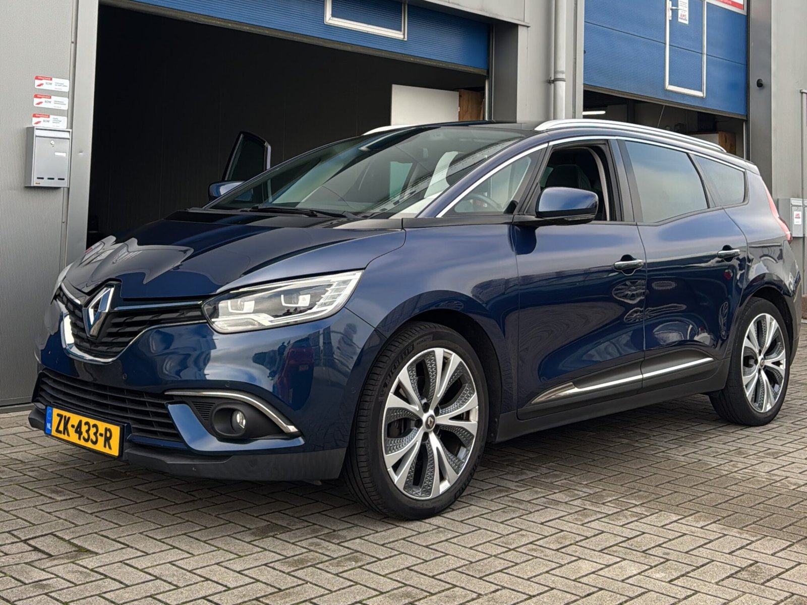 Hulp bij het kopen van een auto. Auto makelaar meekijken bij het kopen van een auto. Wij kopen met jou jouw auto.